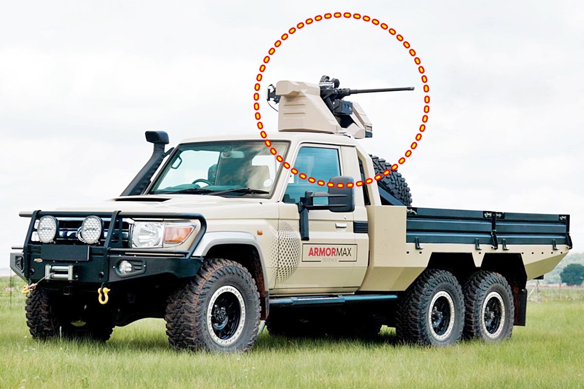 トヨタのランドクルーザーが軍用車両に変身…価格は？