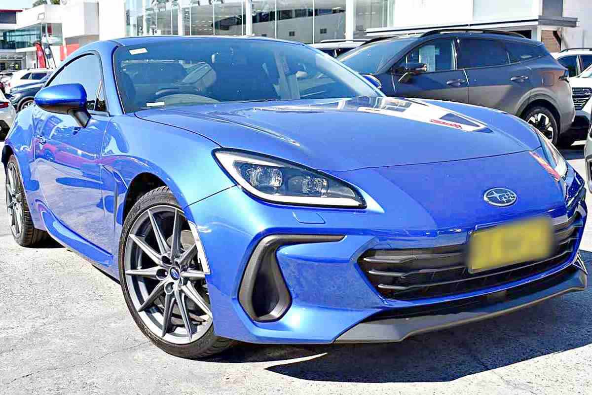 北米限定500台のスバルBRZ新モデル！紫ボディと高性能パーツで際立つ存在感、STI仕様の内装も注目