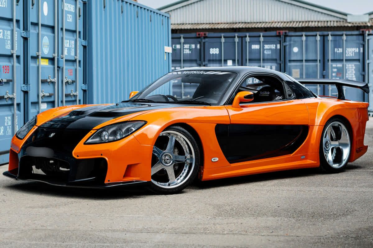 マツダ「RX-7」が世界最高峰オークションを制す！映画仕様チューニング