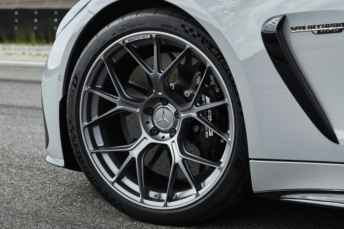 「ブレーキなしで止まる？」ベンツが切った電気モーターの一手でEV設計は変わる