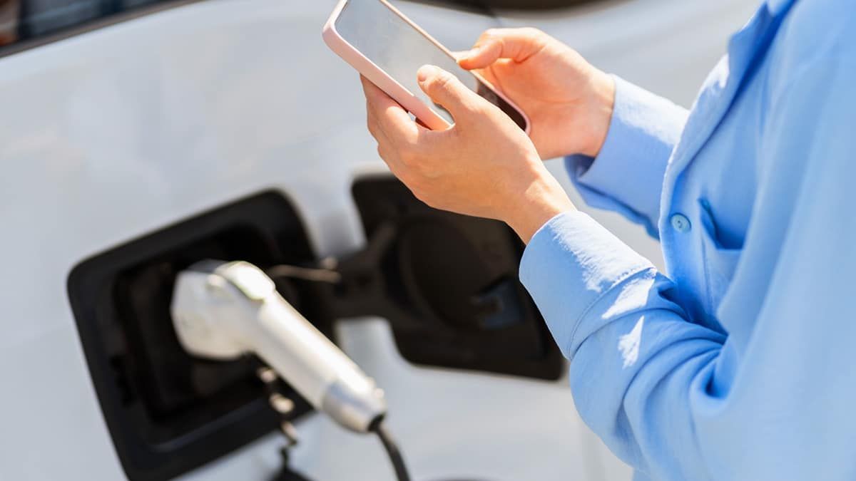 「冬は電気自動車が不利？！」氷点下10度でEVとガソリン車を比較