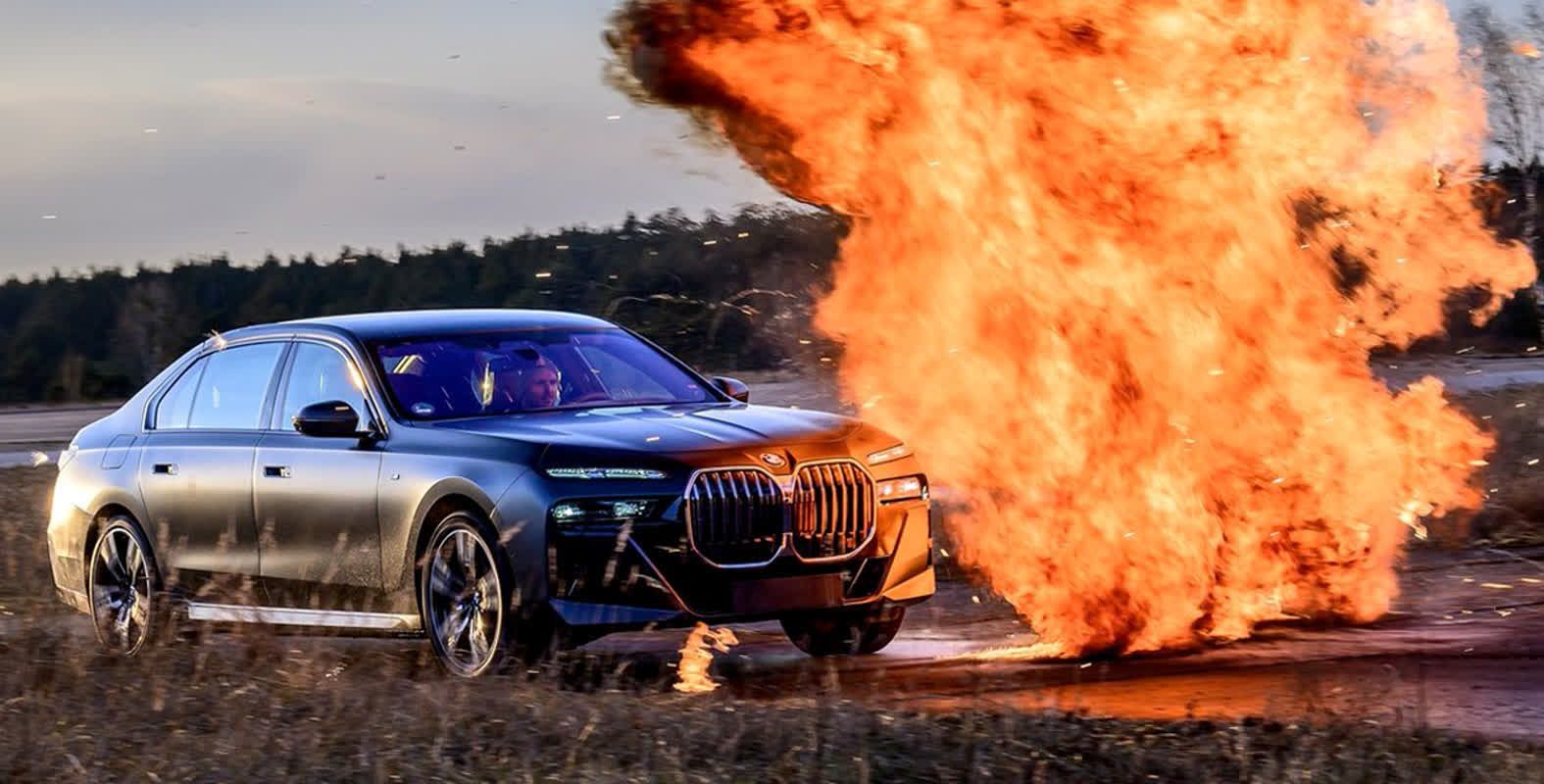 AK-47も、ドローンも、パンクも弾き返す！BMWが作った「走る核シェルター」