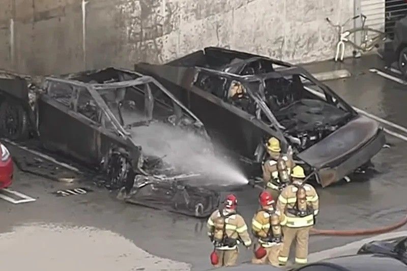 充電中でもなかったのに、テスラ・サイバートラック2台が同時に燃え落ちた