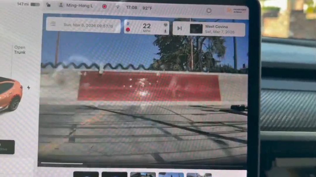 「完全自動運転」が、踏切の遮断機を認識できなかった…テスラFSDの名前と現実の間にある深い溝