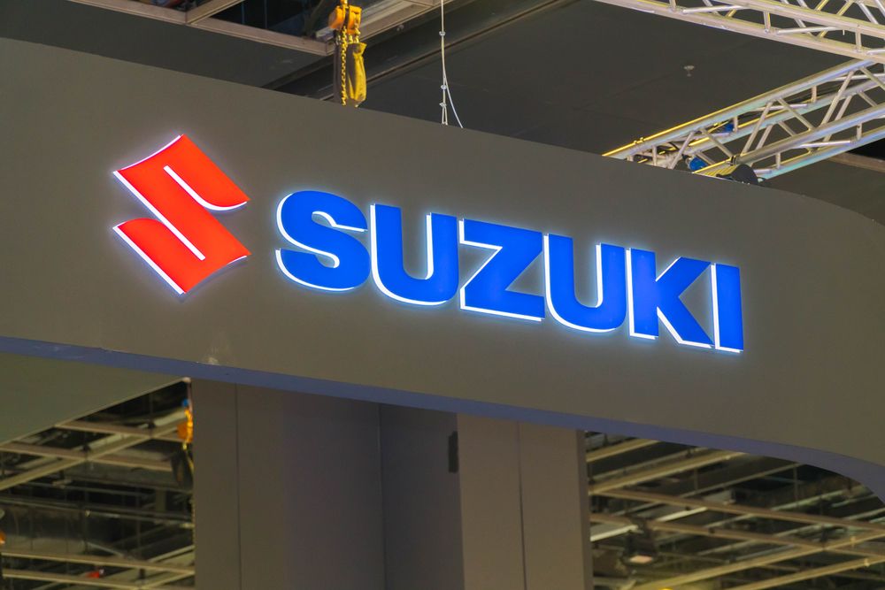 「国内新車販売で初の年度2位」スズキがホンダを2台差で抜いた、1993年以降で前例なき逆転