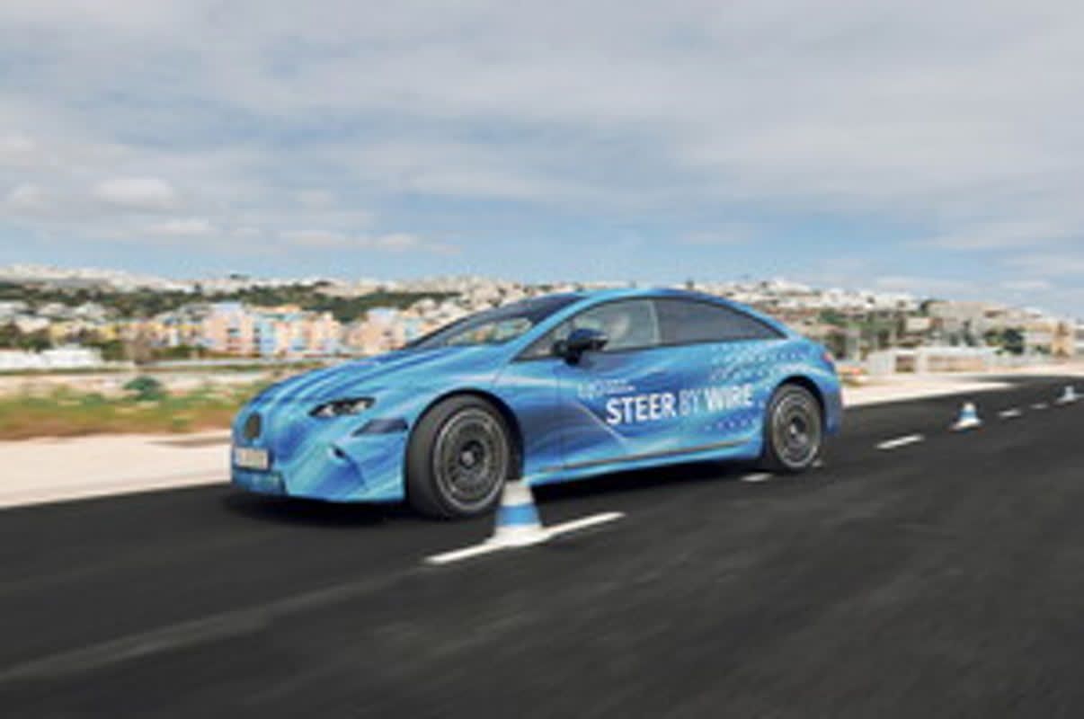 「ハンドルが車輪とつながっていない」メルセデス・ベンツEQSが踏み込んだ操舵の禁断領域