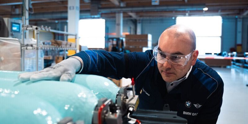 「5分で750km分」BMWの水素フラットタンクが解いた、EVには越えられなかった壁