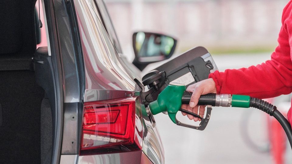 ガソリン代を節約しようとした行為が、数万円の修理費を生み出す皮肉な現実