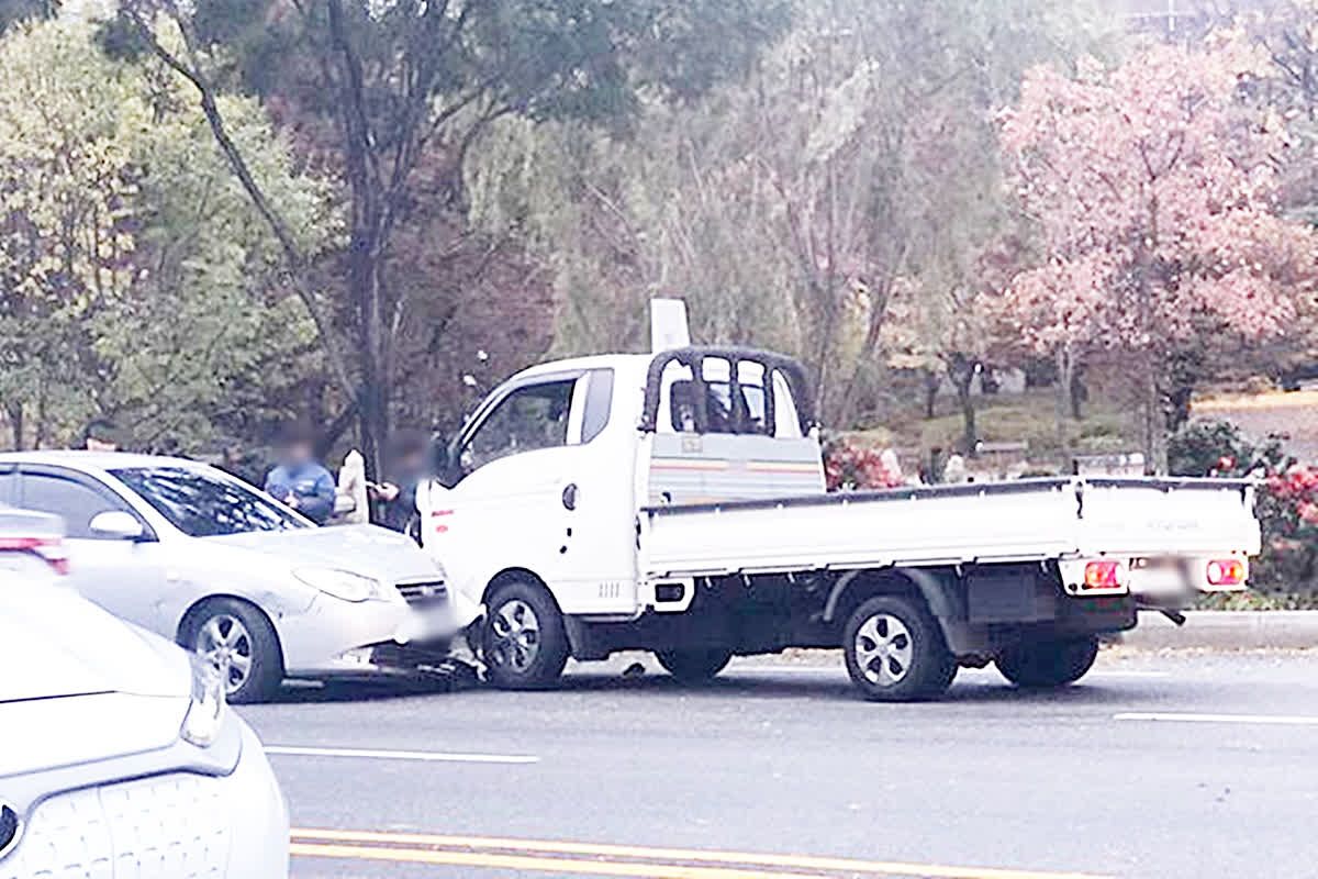 逆走してきた車が正面から、韓国で60代の男女を襲ったのは「事故」ではなかった！