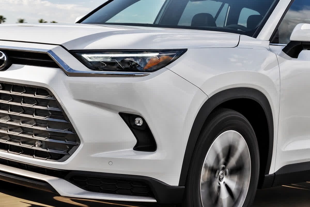 「トヨタ最強のSUV」と聞いてRAV4を思い浮かべた！？ 家族を乗せた瞬間、順位はひっくり返る