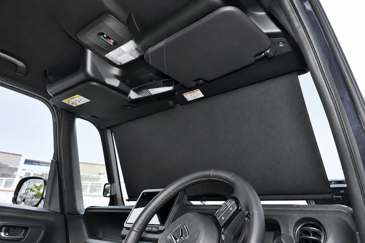 「引っぱって、伸ばすだけ」駐車のたびの手間を消したN-BOXの天井