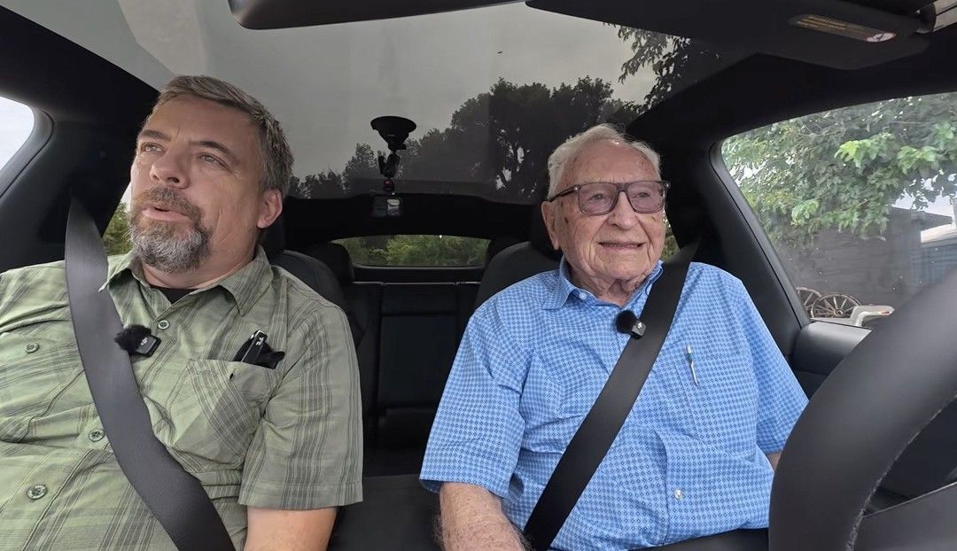 「98歳でテスラを新車購入」… 80年運転した男性がモデルYを選んだ驚きの理由